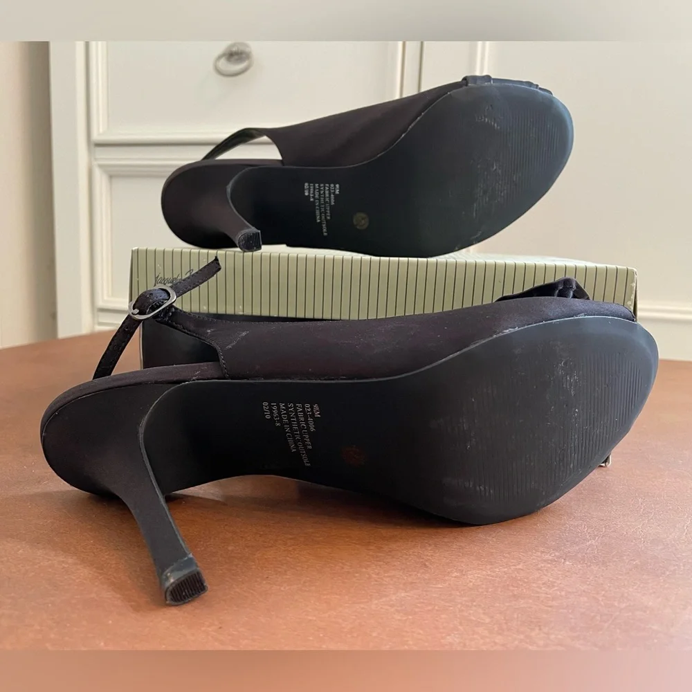 Jacqueline Ferrar Abigail peep toe pumps size 9.5- black satin- worn 1 time - Picture 6 of 7